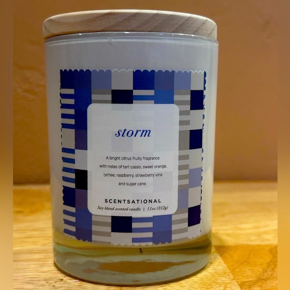 NEW storm Sensational Soy Blend Scented Candle. - Picture 2 of 6